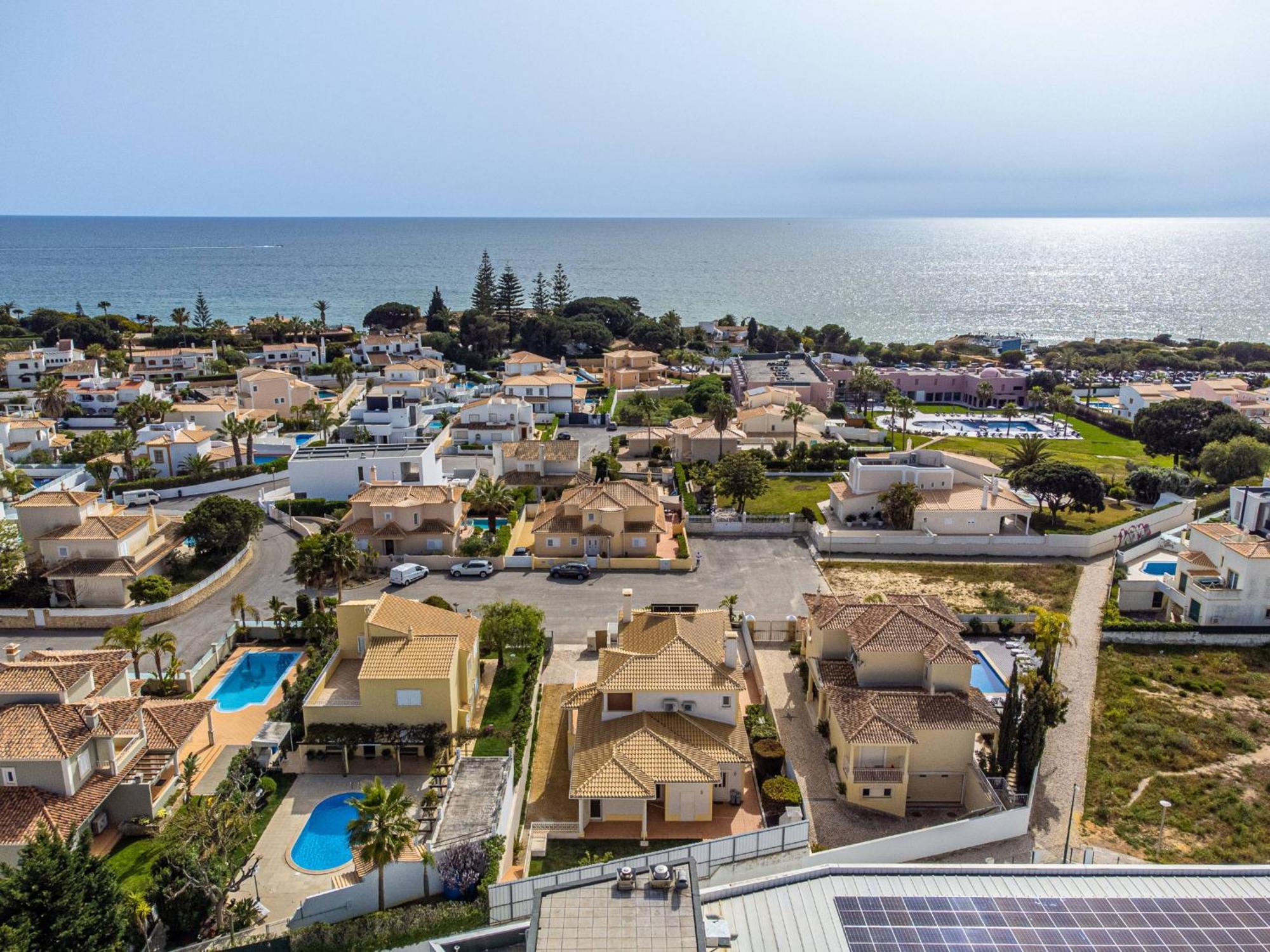 Villa Ribeiro By Hellovacations Albufeira Exterior photo