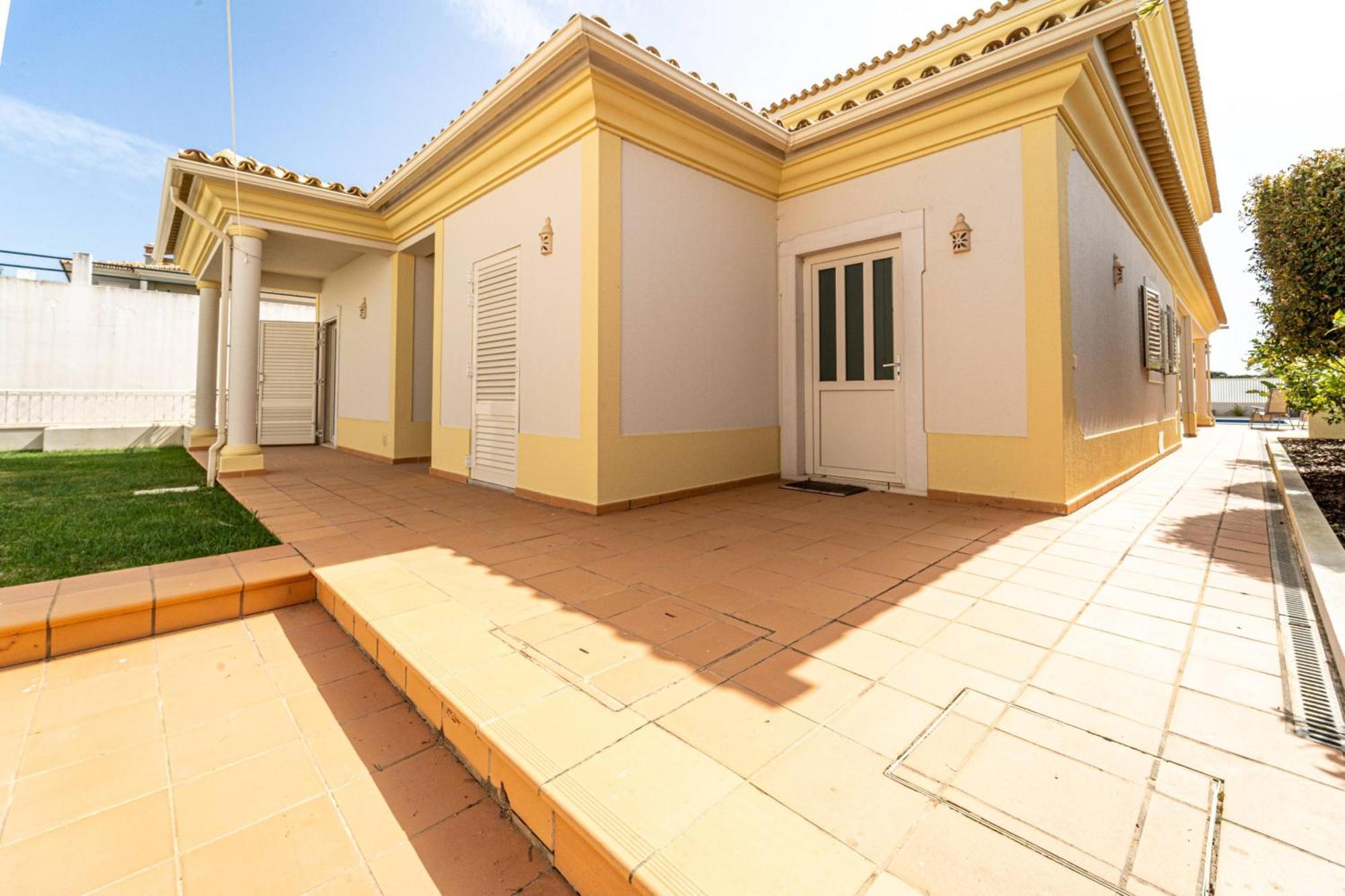 Villa Ribeiro By Hellovacations Albufeira Exterior photo