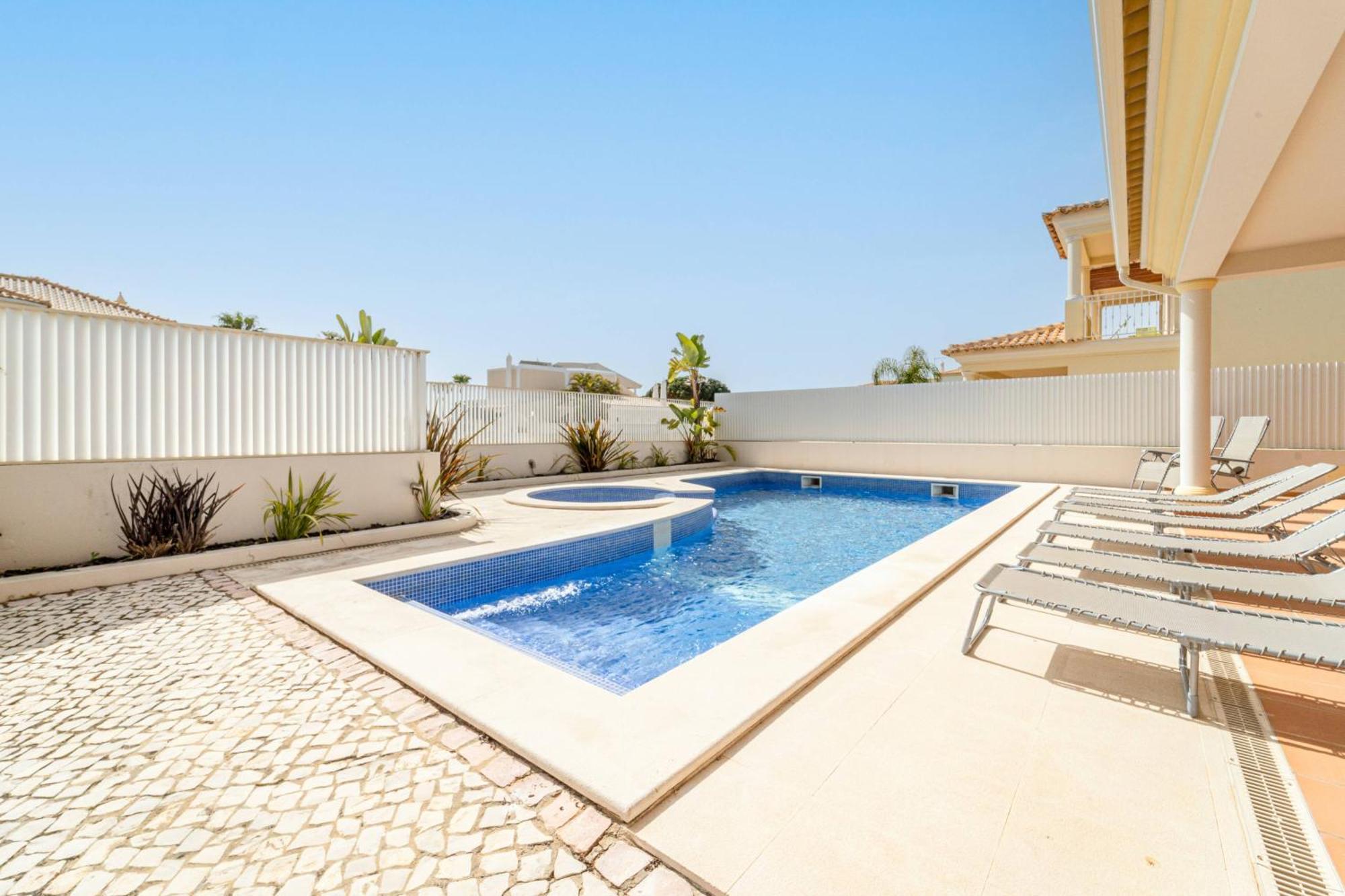 Villa Ribeiro By Hellovacations Albufeira Exterior photo
